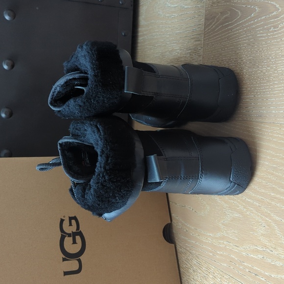 UGG K Butte II CR Winter Boots, Kids Size 13, Black NIB - Picture 3 of 9